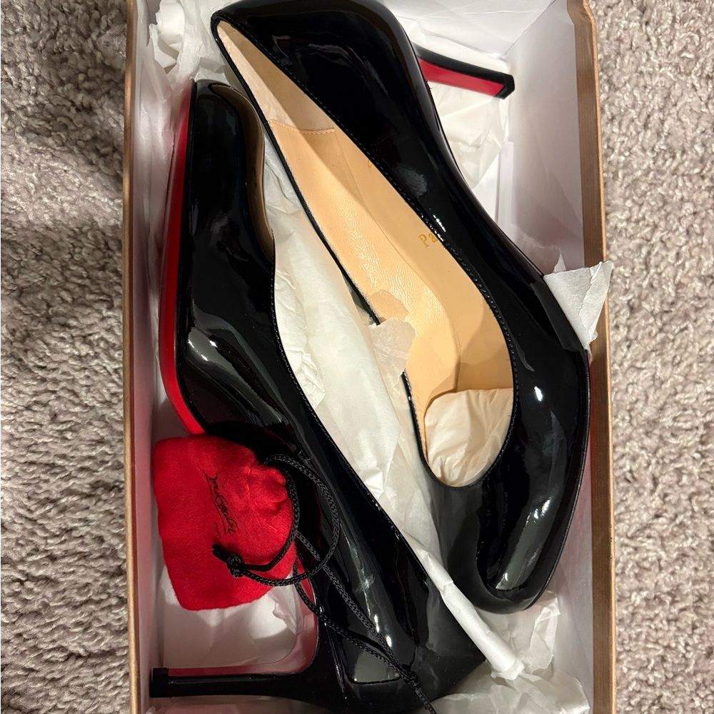 Christian Louboutin Black Patent round toe Leather Heels